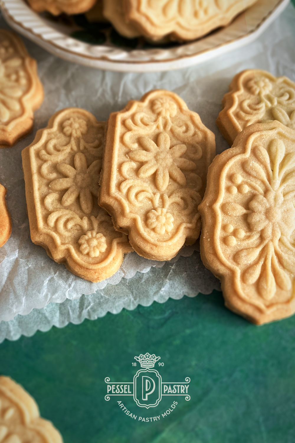 Baroque Medallion Springerle Mold – Star Blossom